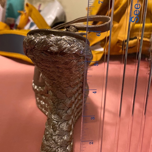 Stuart Weizman gold heels - Picture 5 of 5